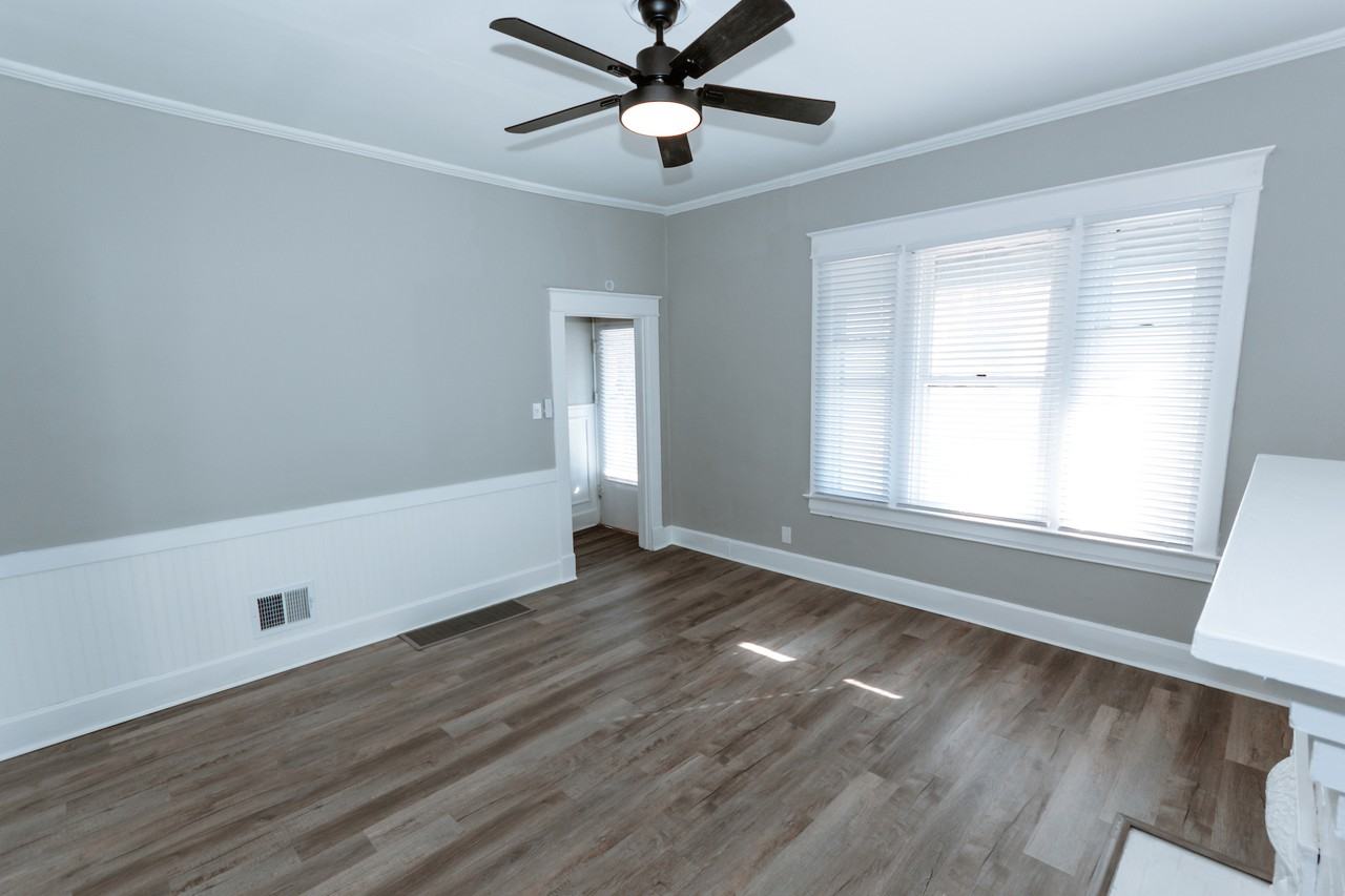 926 Washington Ave #926 - Photo 2 of 32