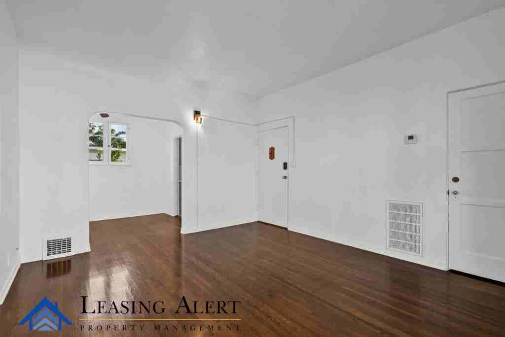 8216 1/2 Norton Ave #1-2 - Photo 4 of 13
