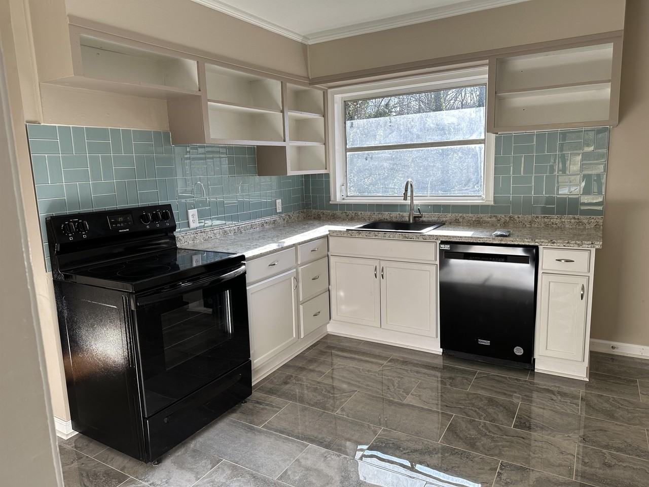 741 Barron Dr #B - Photo 3 of 13