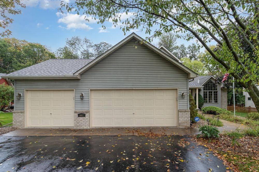 14615 Meadowood Dr - Photo 2 of 36