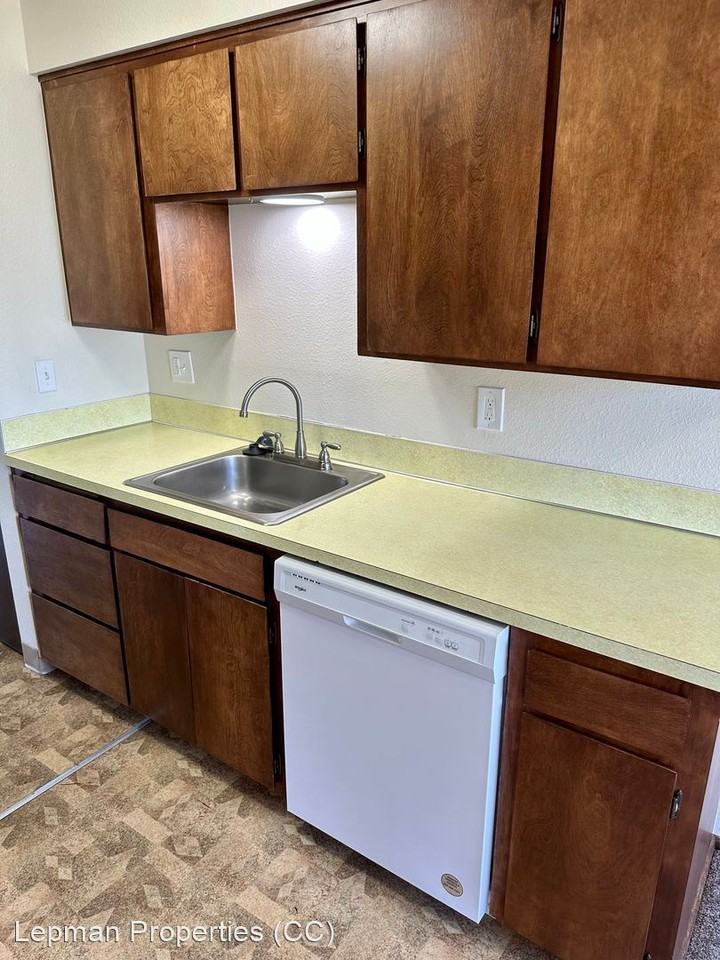 Springwood Manor 3510 Oak SE - Photo 3 of 16