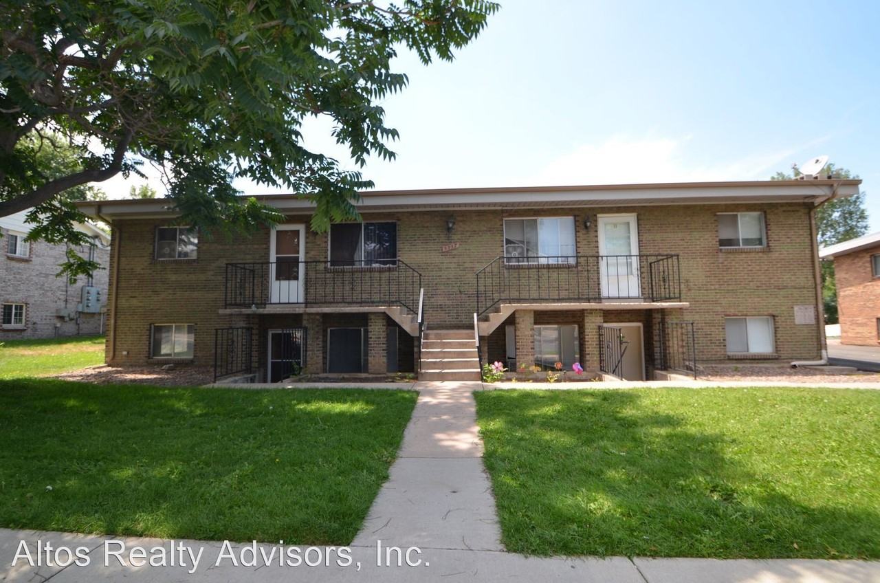 5337 S Fox St - Photo 2 of 9