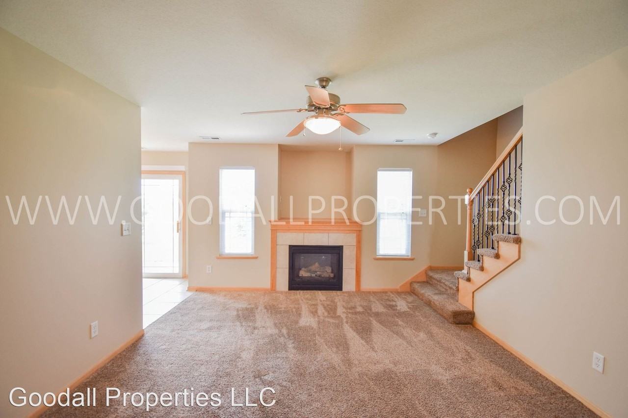 933 Se 10th Ln - Photo 3 of 21