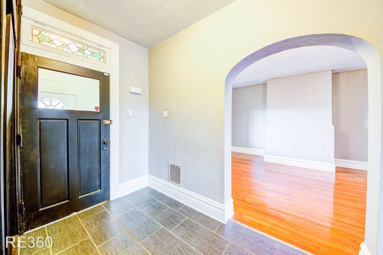 103 Hartwood Dr - Photo 3 of 48