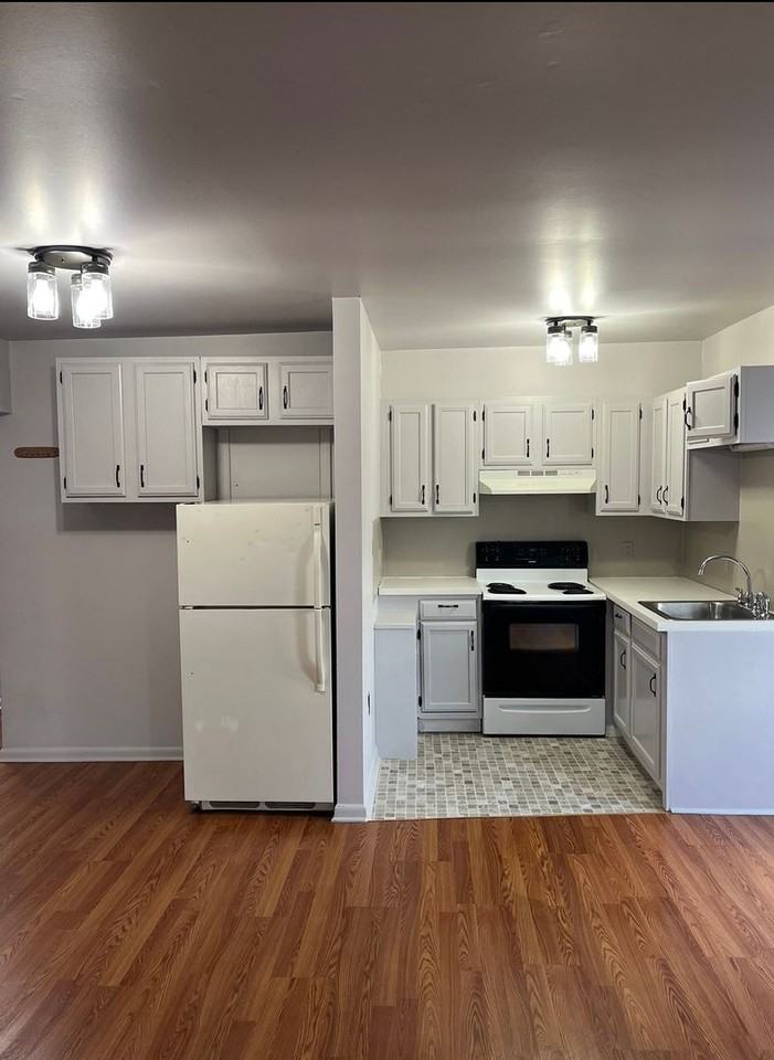 222 CENTER STREET - Photo 3 of 14