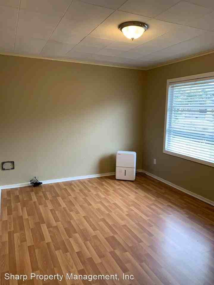 410-414 S Maple - Photo 2 of 8