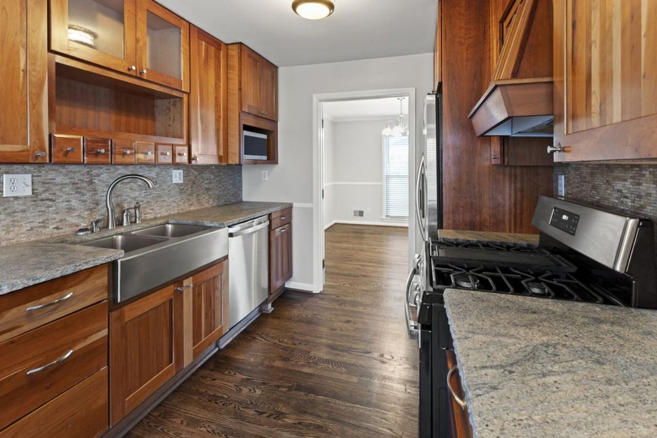 1206 Ambridge Dr - Photo 2 of 33