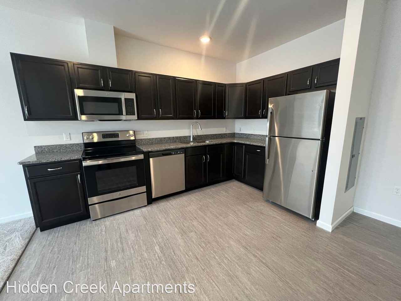 Various - Photo 3 of 43