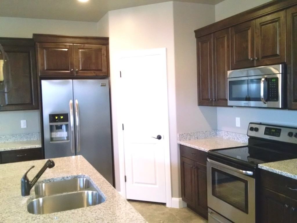 51 Utah Ave - Photo 3 of 16