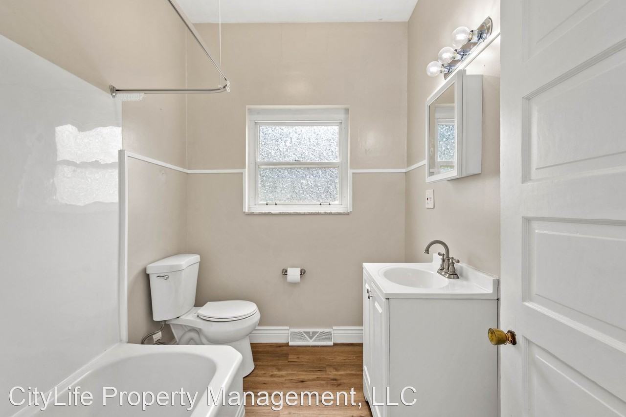 447 Elm Rd - Photo 2 of 27