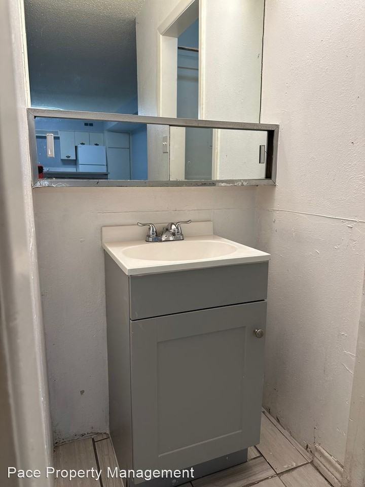 !!!!HALF OFF FIRST FULL MONTH'S RENT!!!! - Photo 2 of 6