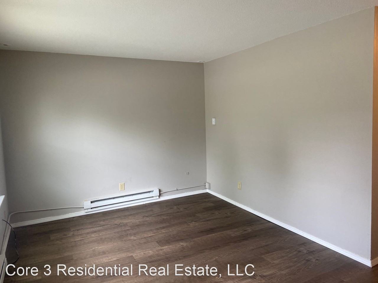 2536 S Skyway Rd - Photo 3 of 15