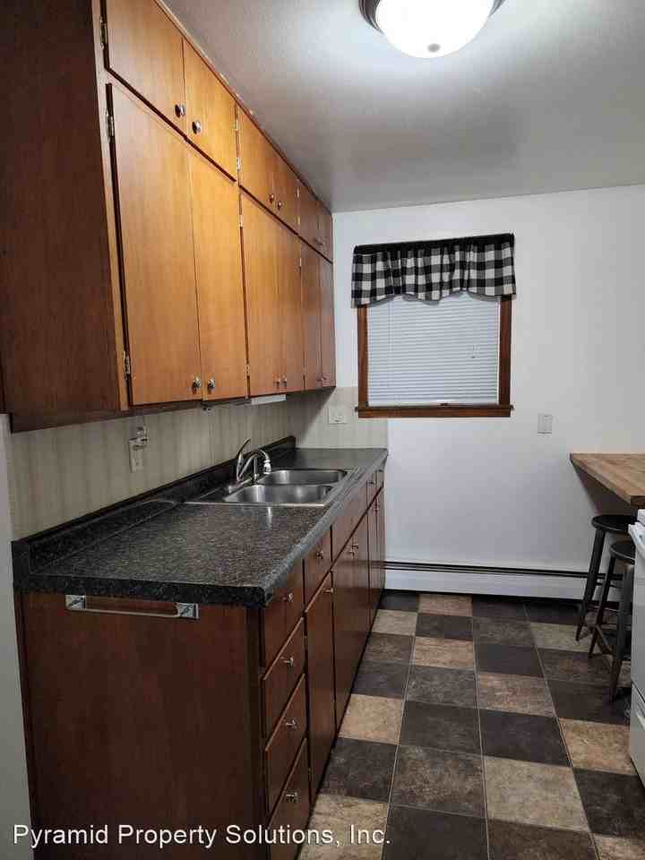 110 W Marion St - Photo 2 of 12