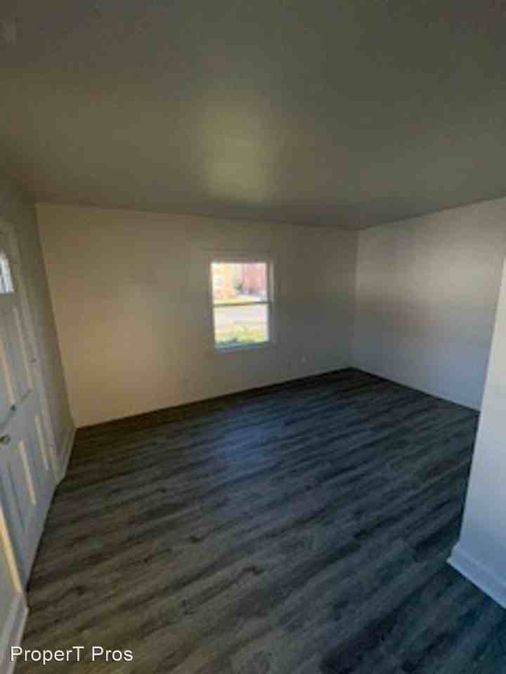 1209 MacArthur Circle & 1211 MacArthur Circle - Photo 2 of 5