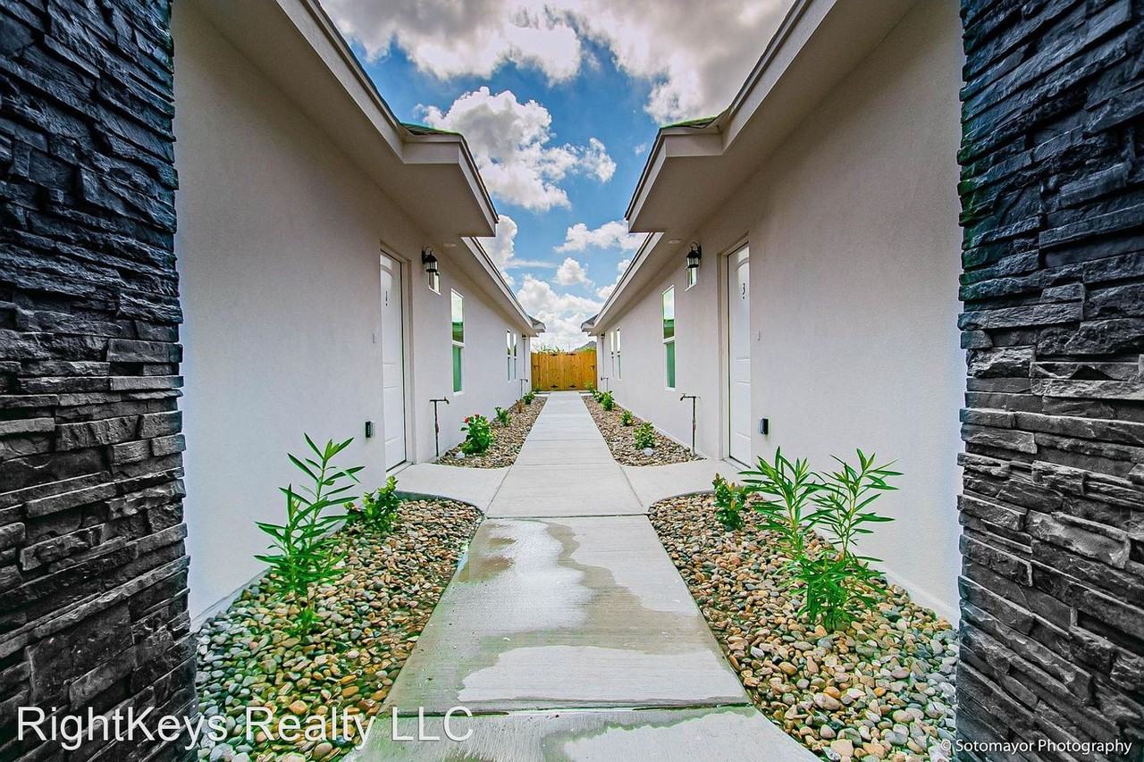 3816 Las Vistas Ln - Photo 3 of 7