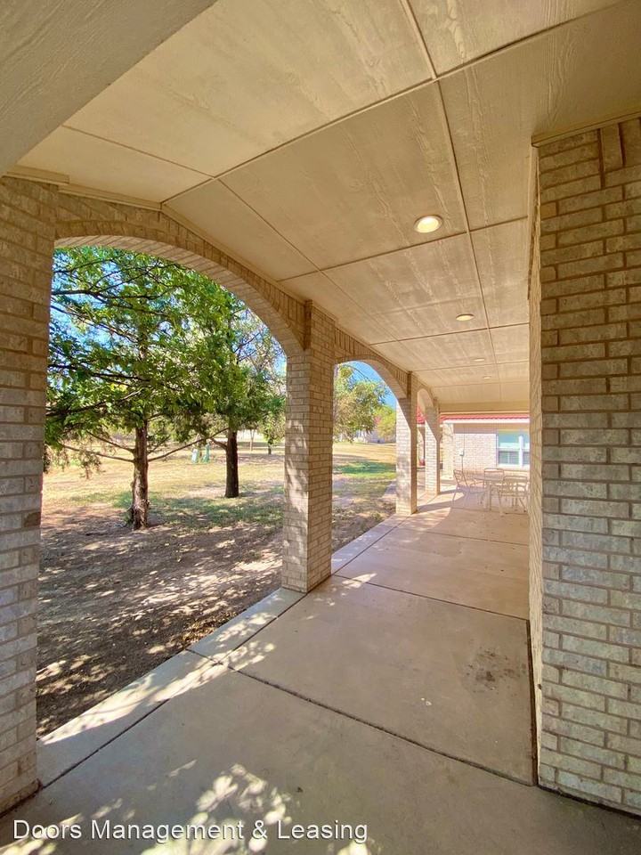 2713 Regis St - Photo 2 of 19