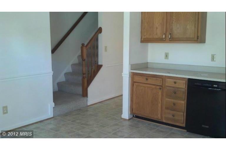 106 Sterling Ct - Photo 3 of 16