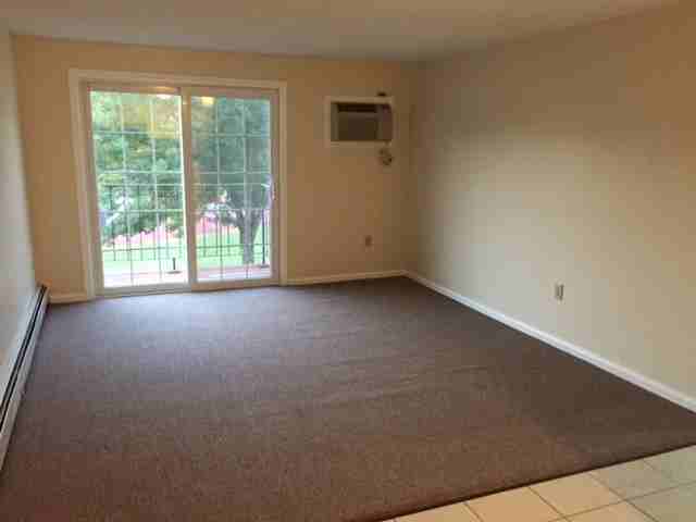 912 White Cedar Blvd - Photo 2 of 4