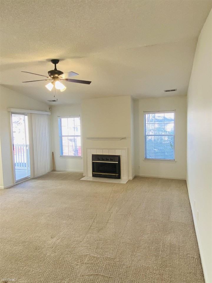 Forbes Woods Condo - Photo 2 of 11