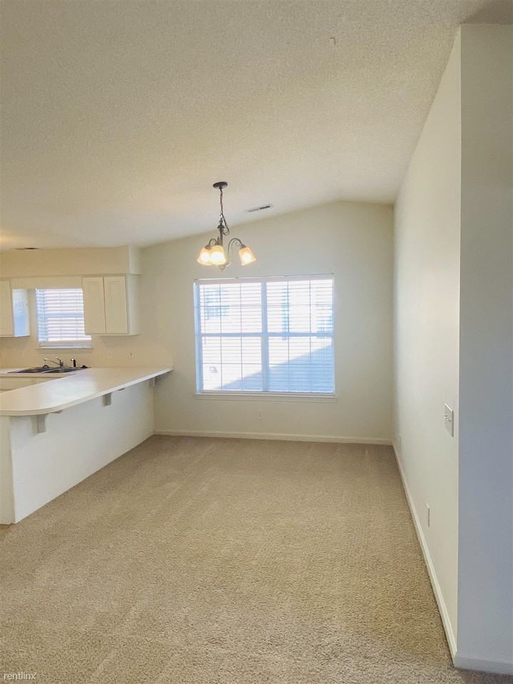 Forbes Woods Condo - Photo 3 of 11