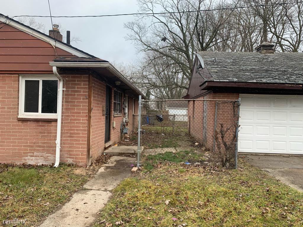 28655 Hazelwood St - Photo 2 of 5