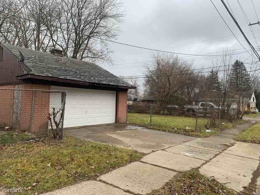 28655 Hazelwood St - Photo 3 of 5