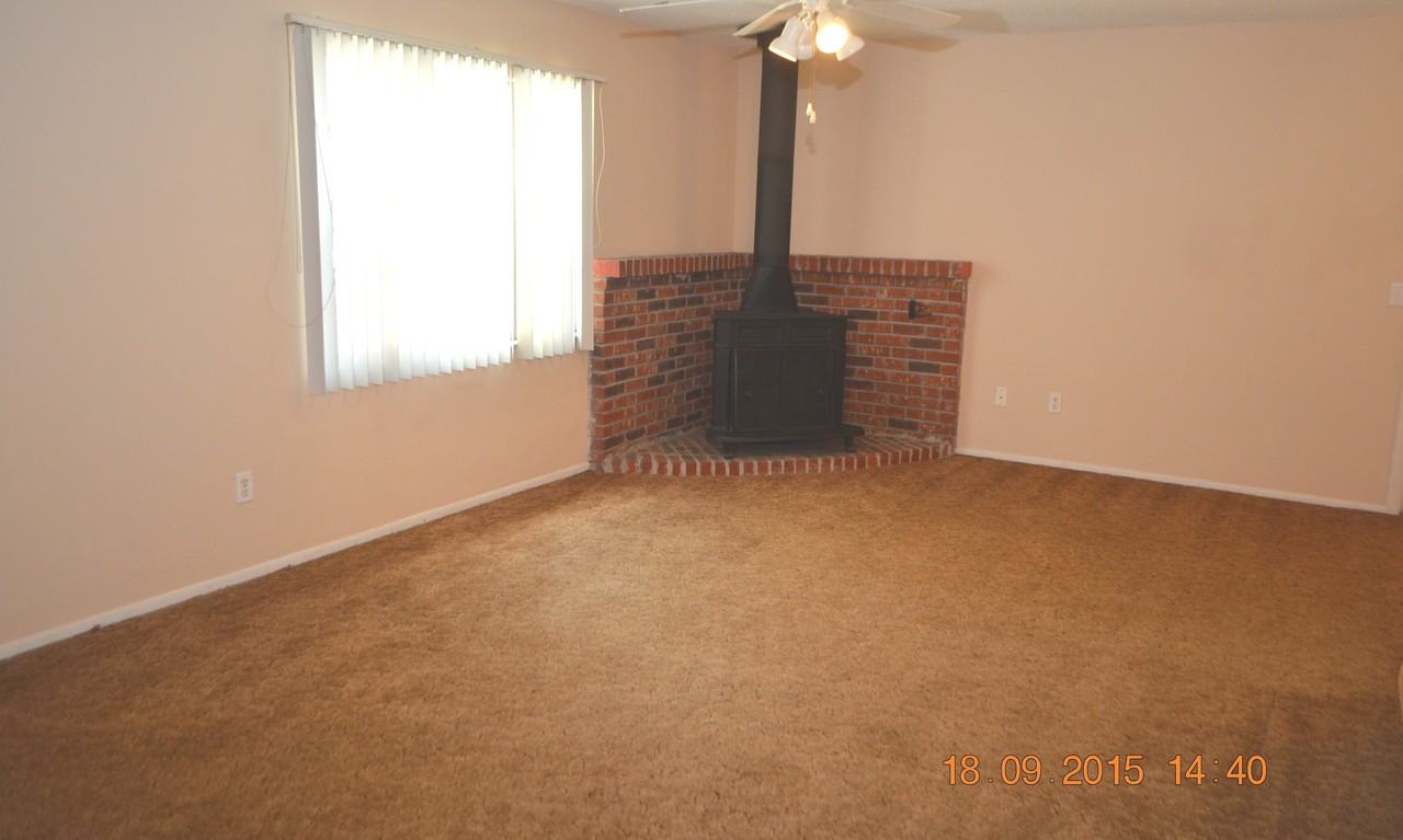 1046 Tompkins Dr - Photo 2 of 11