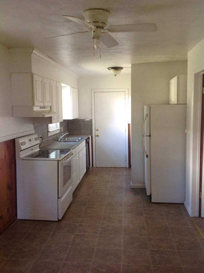 719 31st St NW - Photo 2 of 3