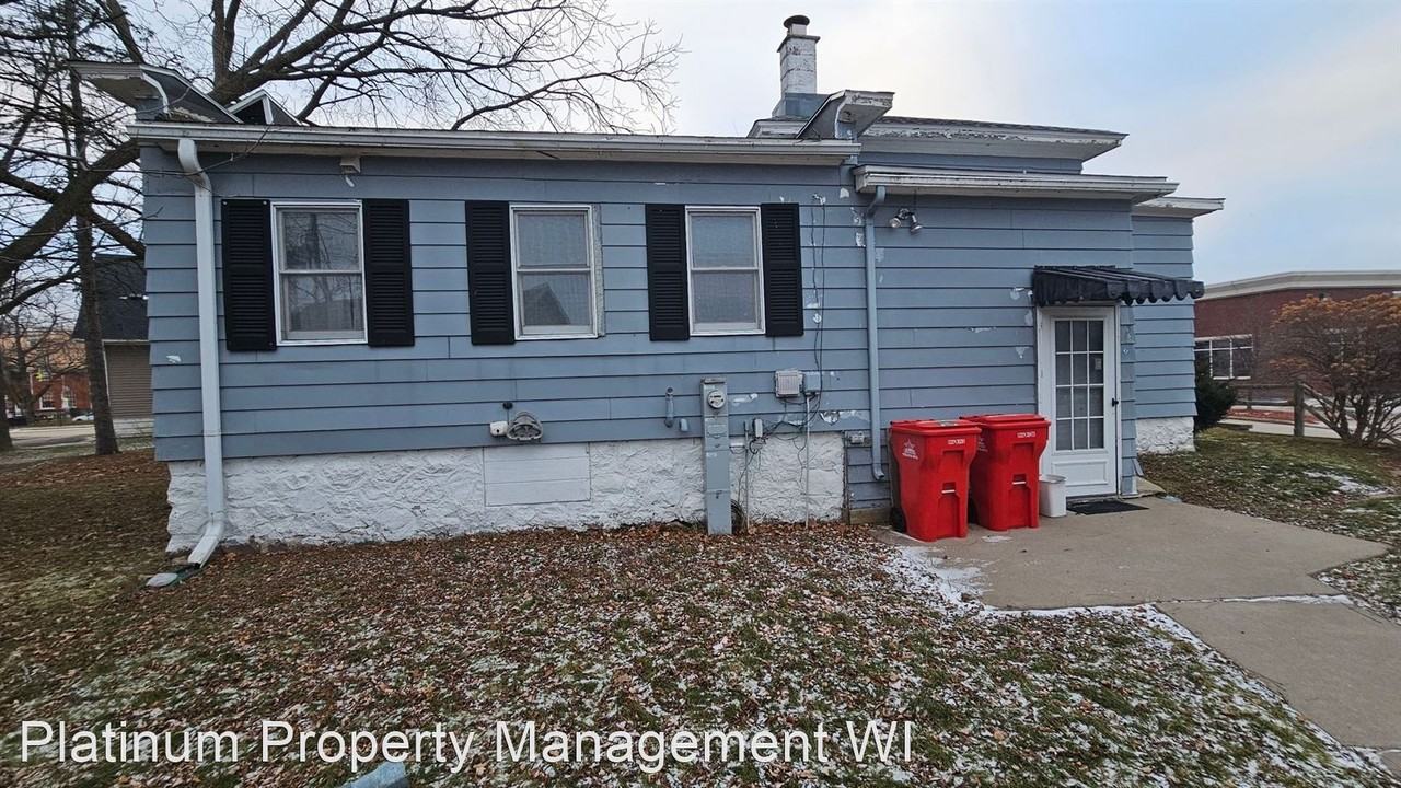 627 6th Ave - Photo 3 of 6