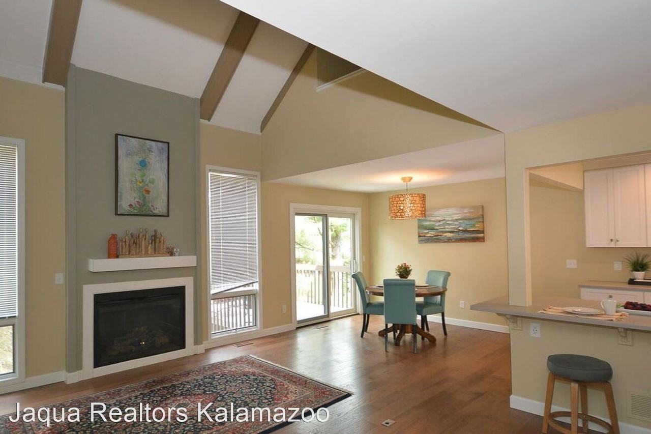 212 Pine Cove Cir - Photo 2 of 26