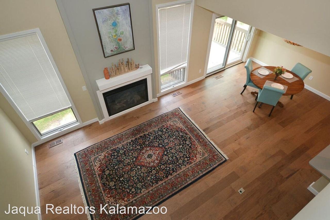 212 Pine Cove Cir - Photo 3 of 26