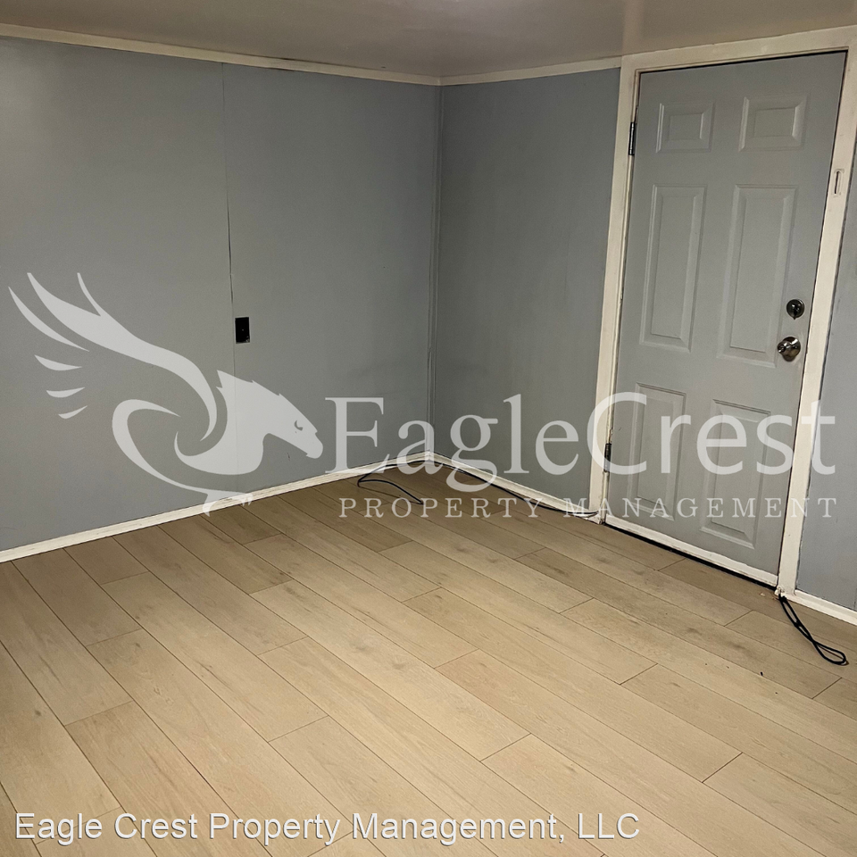 303 NE Ash - Photo 3 of 13