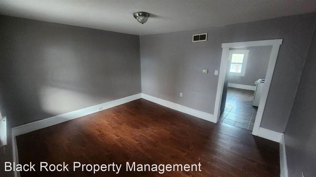 307 E Abbott St - Photo 2 of 10