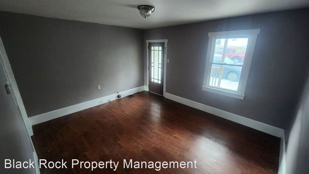 307 E Abbott St - Photo 3 of 10