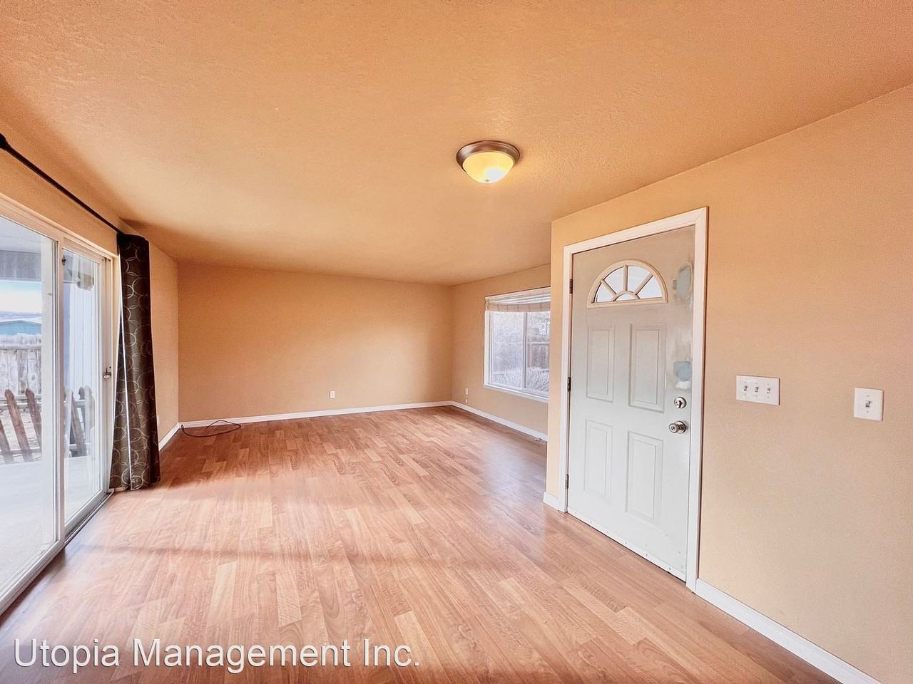 310 Ne Mariposa Ave - Photo 2 of 20