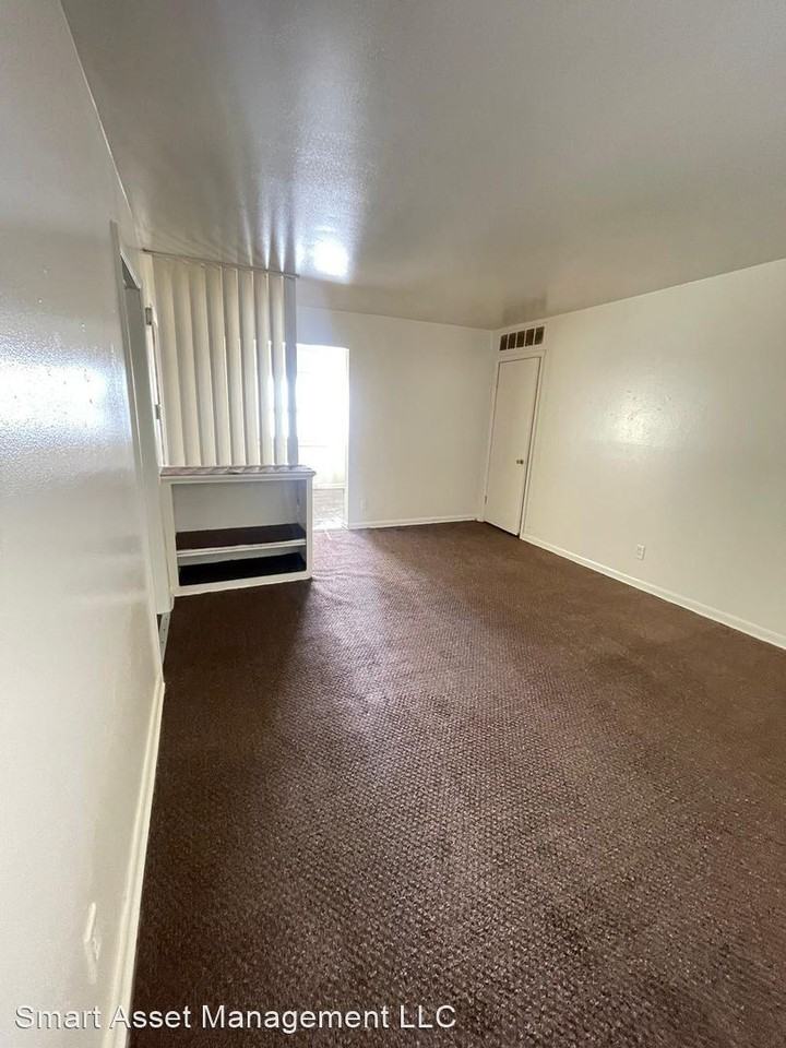 8127 W Thurston Ave - Photo 2 of 3