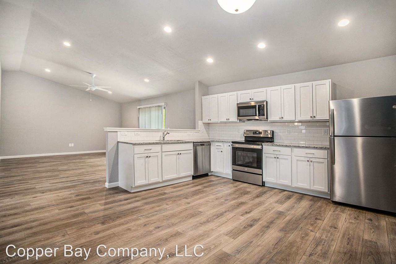 4081 Sumner Dr - Photo 2 of 12