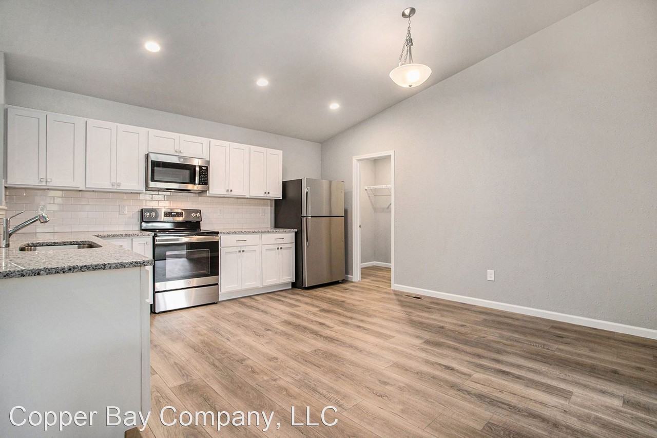 4081 Sumner Dr - Photo 3 of 12