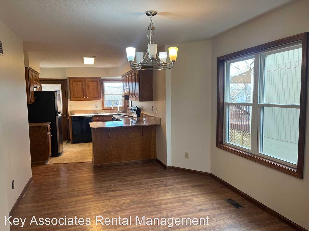 3512/3514 Eveningside Dr - Photo 3 of 10