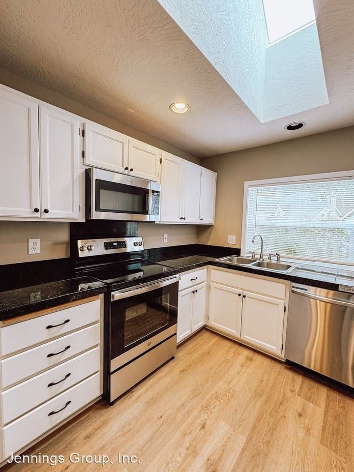5224 Cold Springs Way - Photo 3 of 21