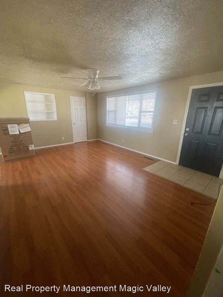 1018 Lincoln St N - Photo 2 of 13
