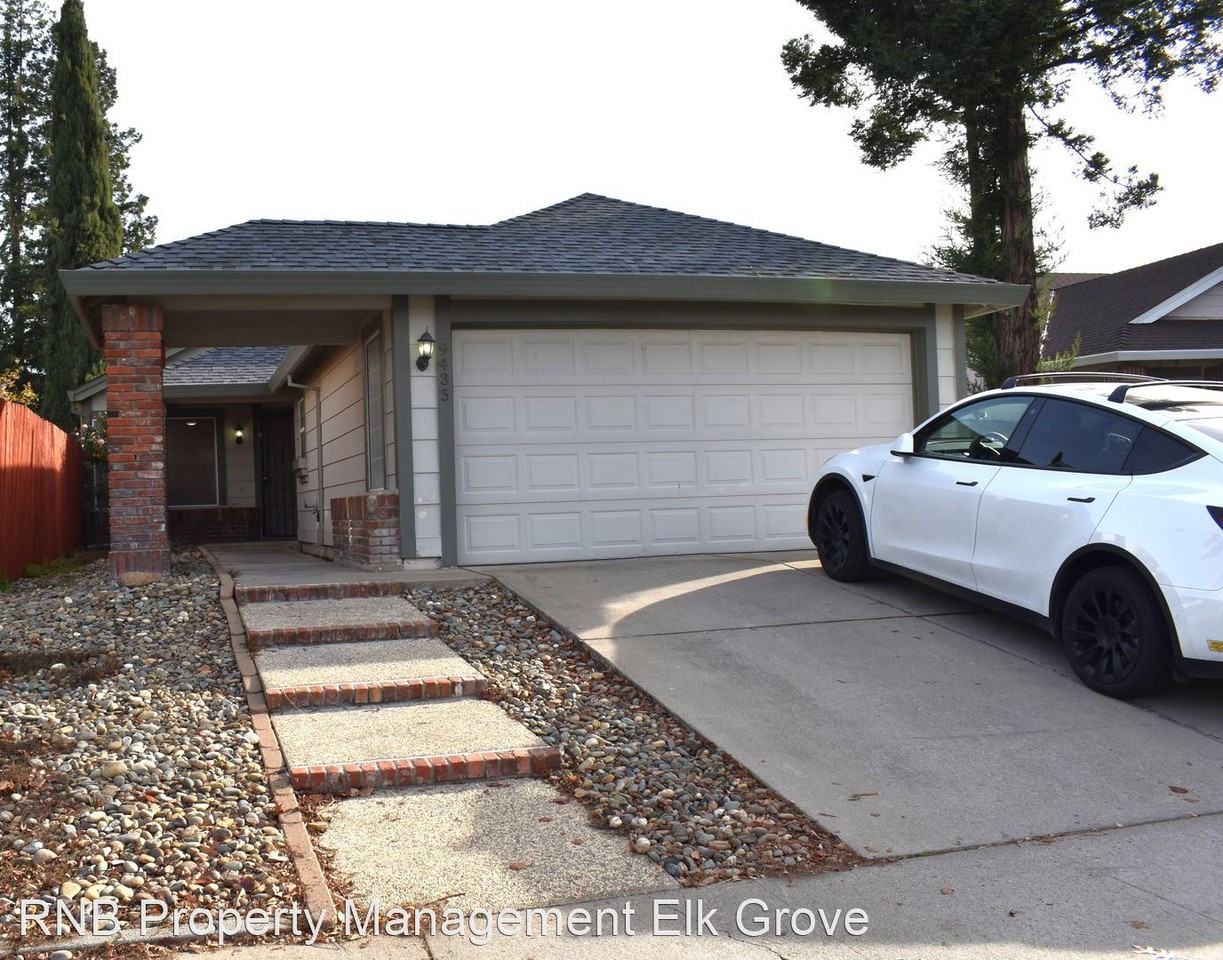 9435 Soaring Oaks Dr - Photo 2 of 18