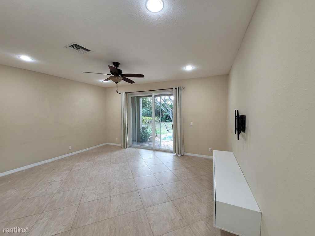 2634 Webb Ave - Photo 2 of 11