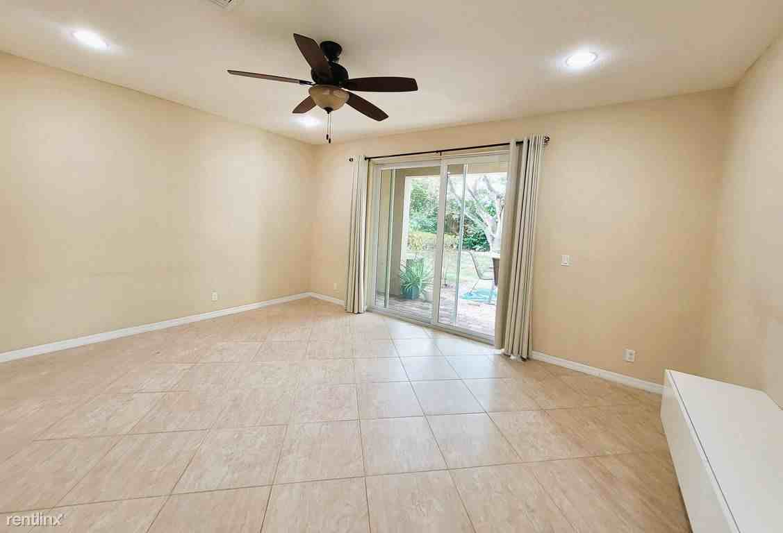 2634 Webb Ave - Photo 3 of 11