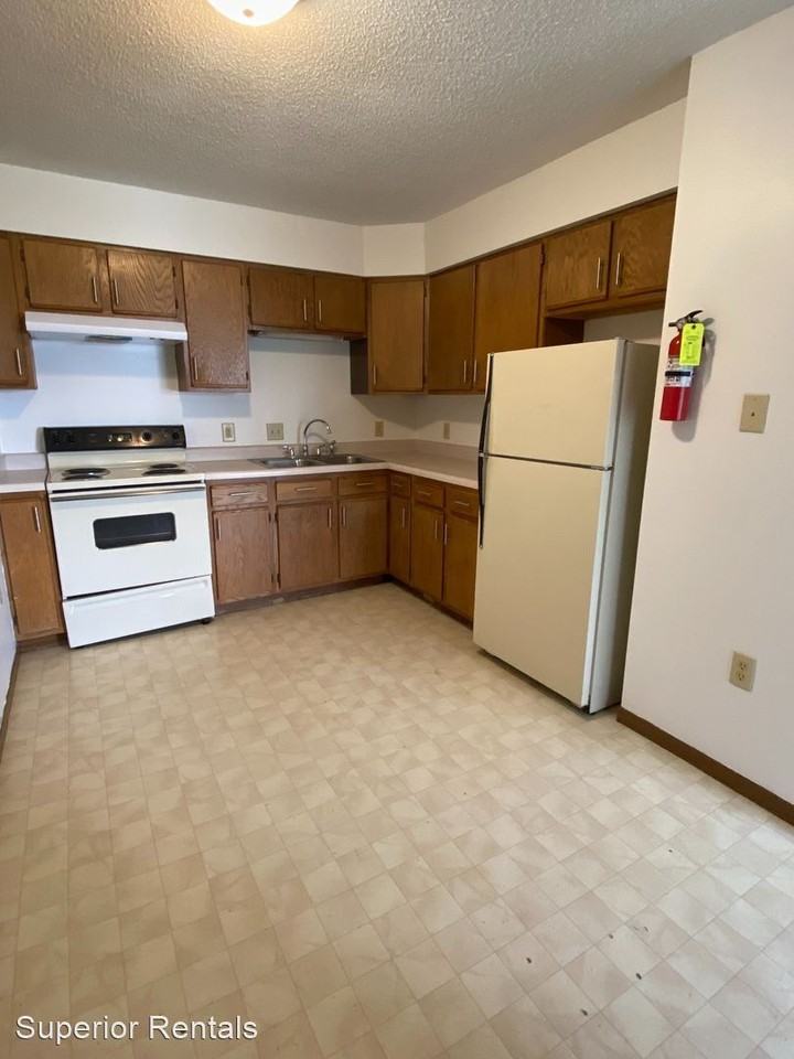 208-220 Glenda Drive - Photo 2 of 7