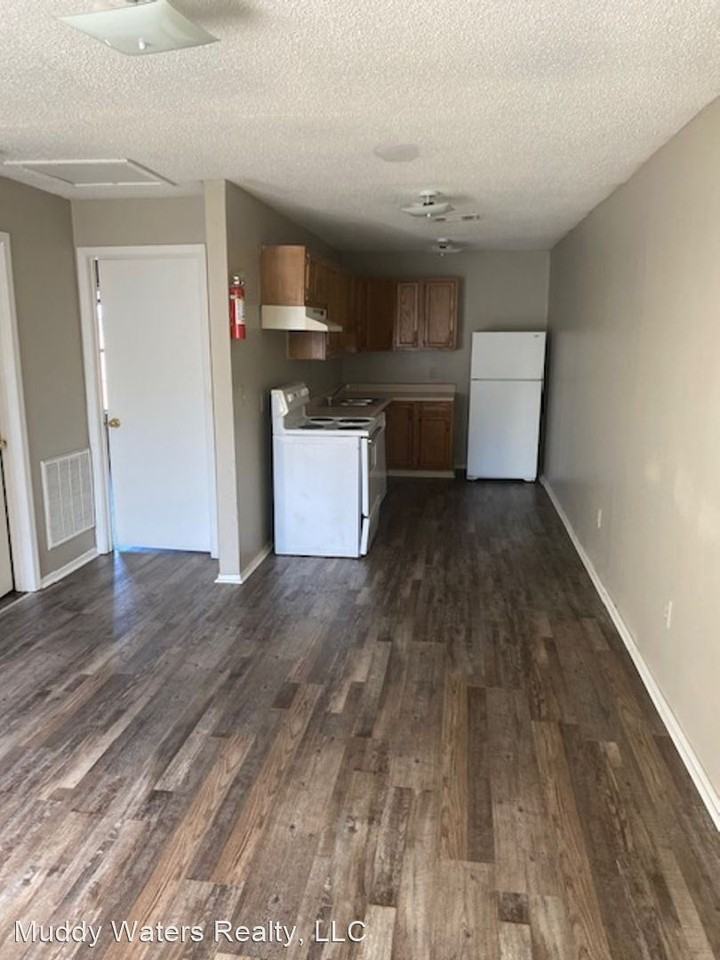 Renovated 2 Bedroom 1 Bath Apartment for Rent! - Photo 2 of 9