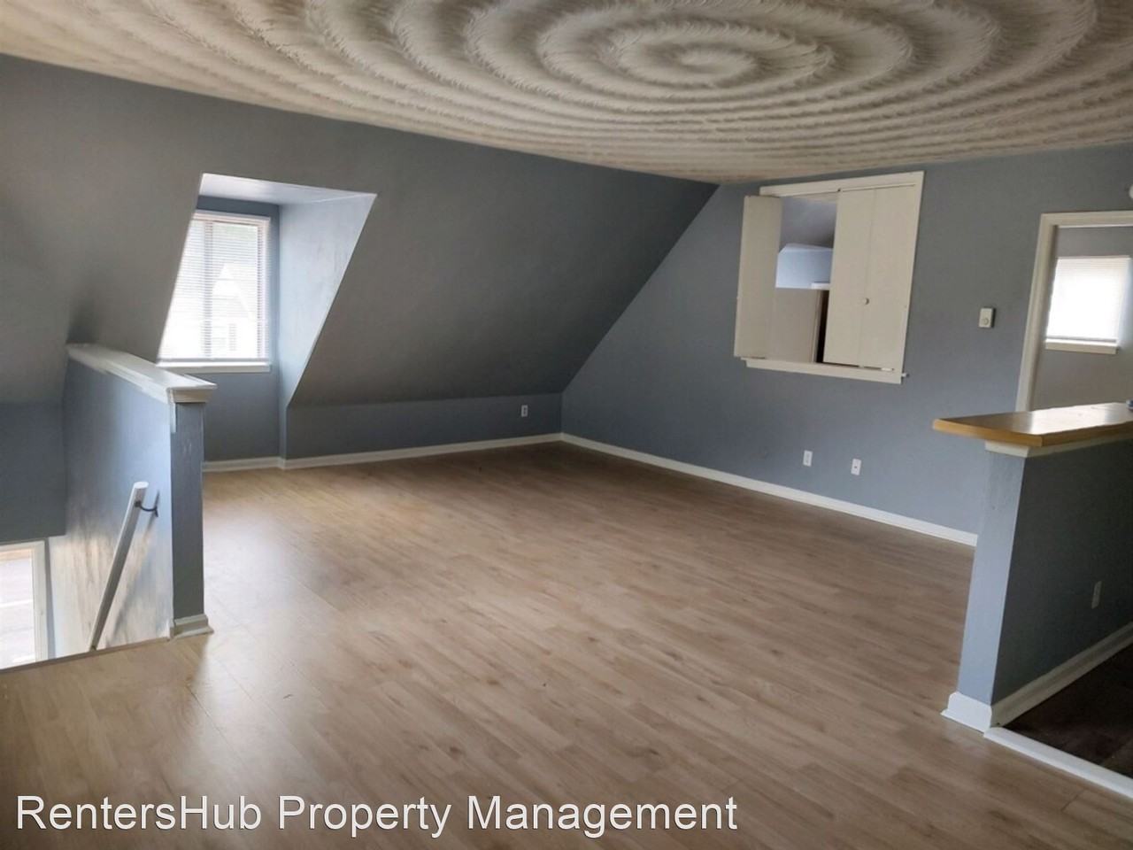 322 Ashlawn Drive - Photo 2 of 14