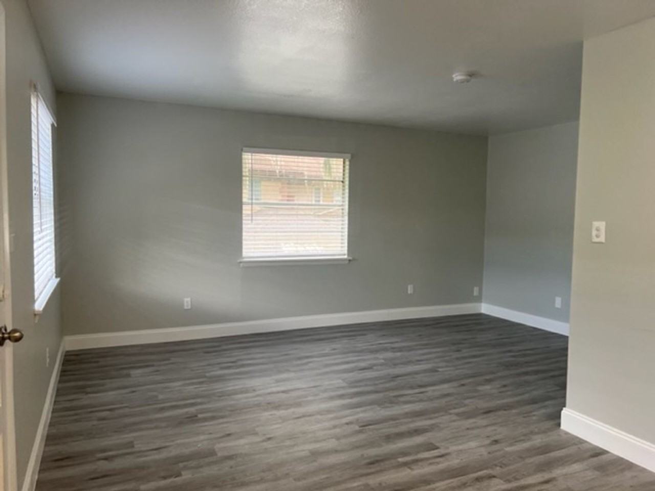 125 S Salisbury Ave - Photo 3 of 10