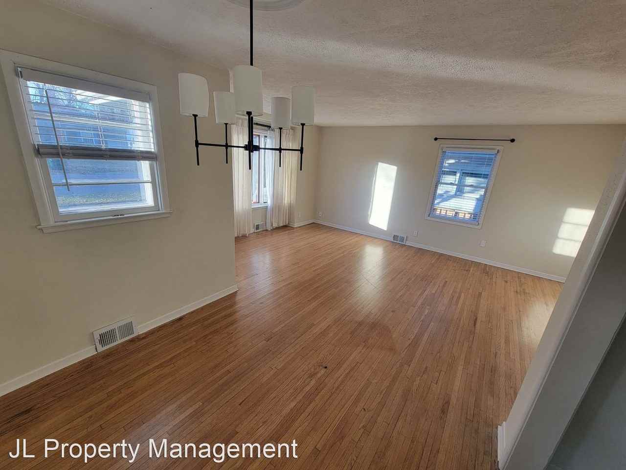 2408 S West Ave - Photo 3 of 16