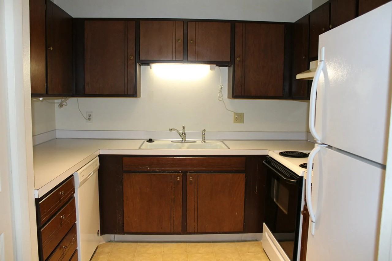 2719 Parklake Ct - Photo 2 of 9